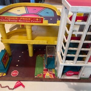 Fisher Price Parking Ramp Service Center #930 - Vintage Little People Garage htf